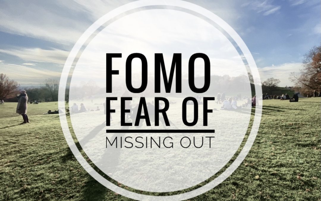 Im Bann der sozialen Medien und die Angst nichts wert zu sein – die neue Form des „fear of missing out“ (FOMO) – Teil 1